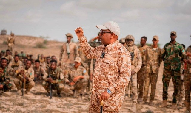 Wasiirka gaashaandhigga iyo taliyaha ciidanka xoogga dalka oo kormeer ku tegay Ceeldheer