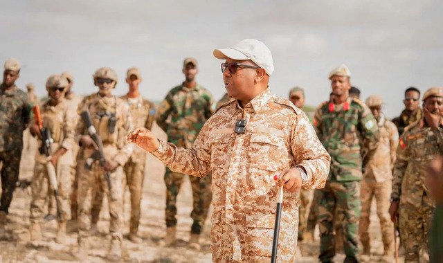 Wasiirka gaashaandhigga iyo taliyaha ciidanka xoogga dalka oo kormeer ku tegay Ceeldheer