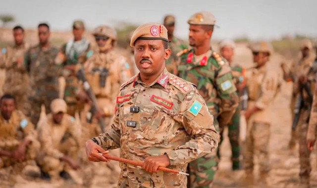 Wasiirka gaashaandhigga iyo taliyaha ciidanka xoogga dalka oo kormeer ku tegay Ceeldheer