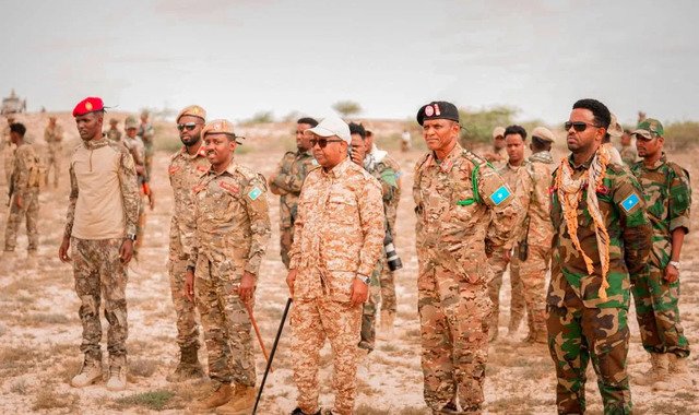 Wasiirka gaashaandhigga iyo taliyaha ciidanka xoogga dalka oo kormeer ku tegay Ceeldheer