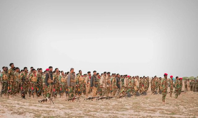 Wasiirka gaashaandhigga iyo taliyaha ciidanka xoogga dalka oo kormeer ku tegay Ceeldheer