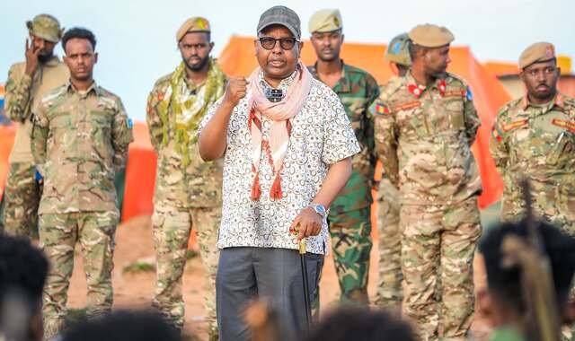 Wasiirka gaashaandhigga iyo taliyaha ciidanka xoogga dalka oo booqday furimaha dagaalka ee gobolka Sh/dhexe