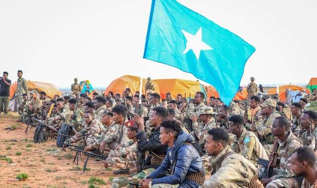 Wasiirka gaashaandhigga iyo taliyaha ciidanka xoogga dalka oo booqday furimaha dagaalka ee gobolka Sh/dhexe
