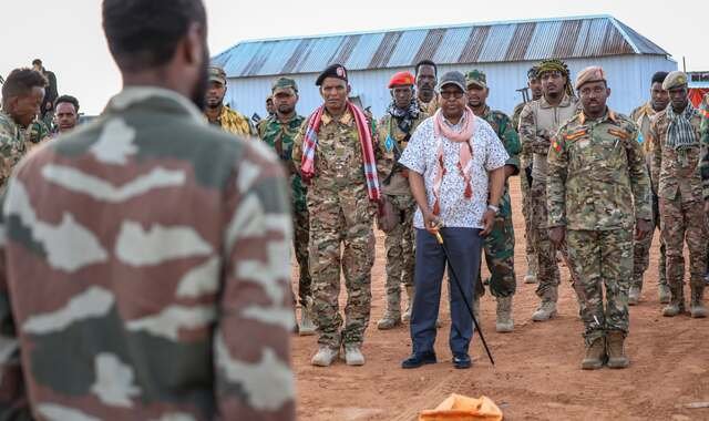 Wasiirka gaashaandhigga iyo taliyaha ciidanka xoogga dalka oo booqday furimaha dagaalka ee gobolka Sh/dhexe
