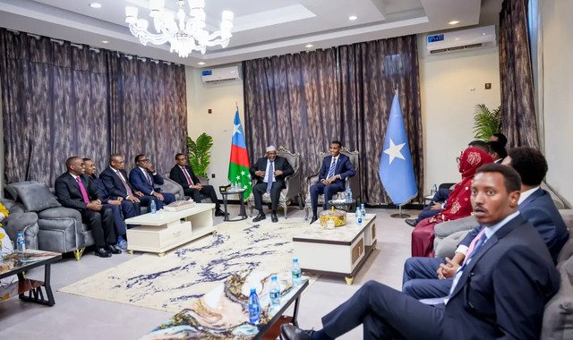 Wafdi uu hoggaaminayo ra'iisul wasaare Xamse oo gaaray magaalada Baydhabo