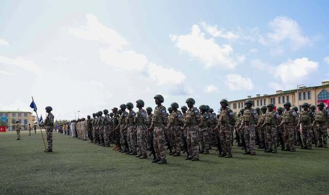 Madaxweyne Xasan Sheekh oo tababar usoo xiray saraakiil ka qalin-jabiyay dugsiga TURKSOM