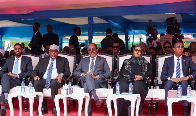 Madaxweyne Xasan Sheekh oo Baydhabo kaga qeyb galay xafladda caleemo-saarka Sheekh Aadan Madoobe