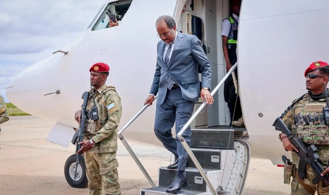 Wafdi uu hoggaaminayo madaxweyne Xasan Sheekh oo maanta gaaray magaalada Baydhabo