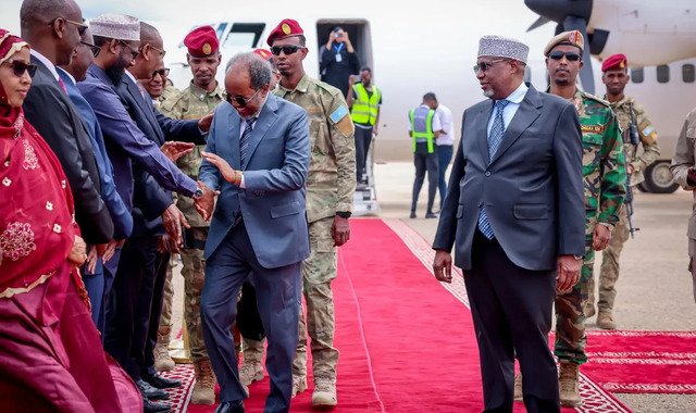 Wafdi uu hoggaaminayo madaxweyne Xasan Sheekh oo maanta gaaray magaalada Baydhabo
